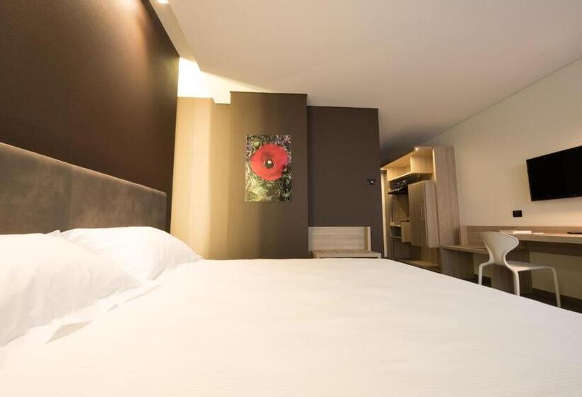 基本三人间, Fuori Le Mura