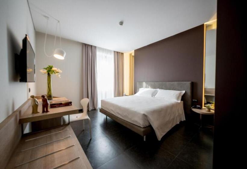 标准间, Fuori Le Mura