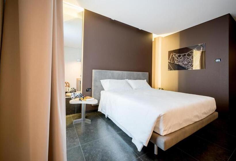 标准间, Fuori Le Mura