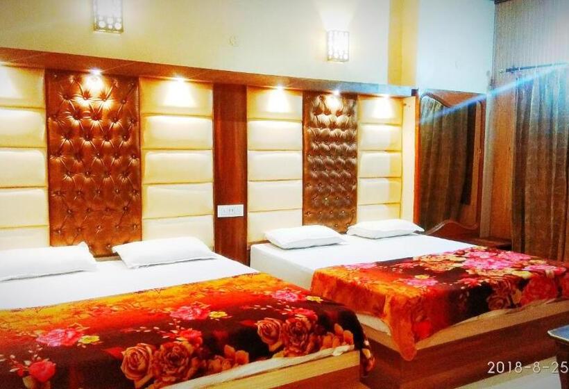 اتاق لوکس خانوادگی, O Revoli