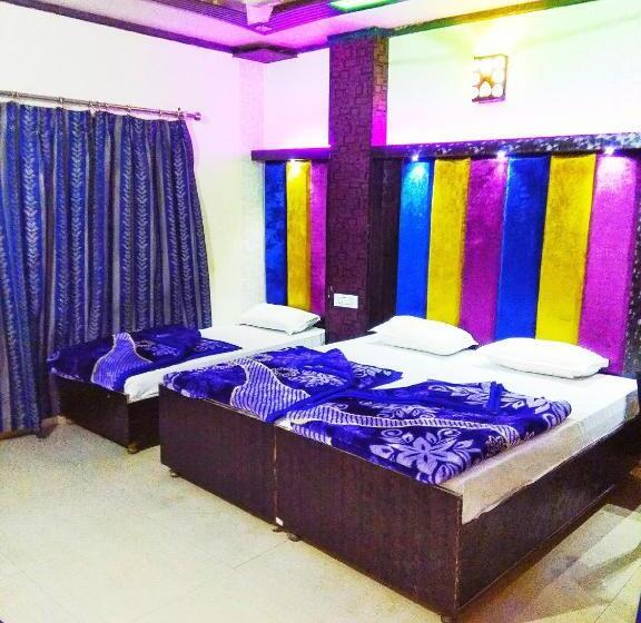 اتاق ساده سه‌ نفره, O Revoli