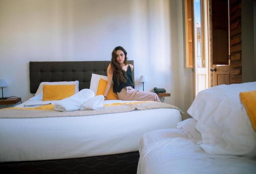 اتاق لوکس با بالکن, San Rocke House