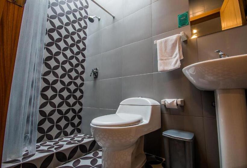 חדר סטנדרט לארבעה, San Rocke House