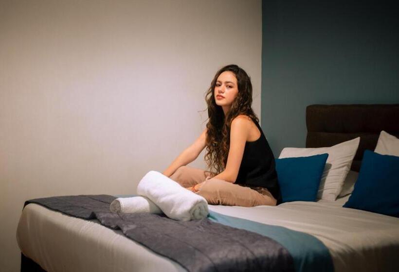 חדר סטנדרט לארבעה, San Rocke House