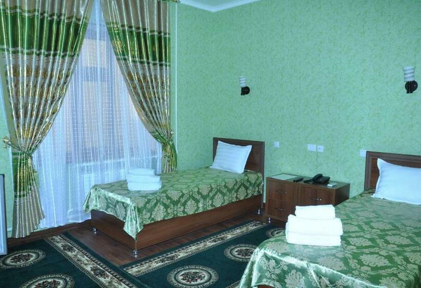 スタンダードルーム, Shokhjakhon