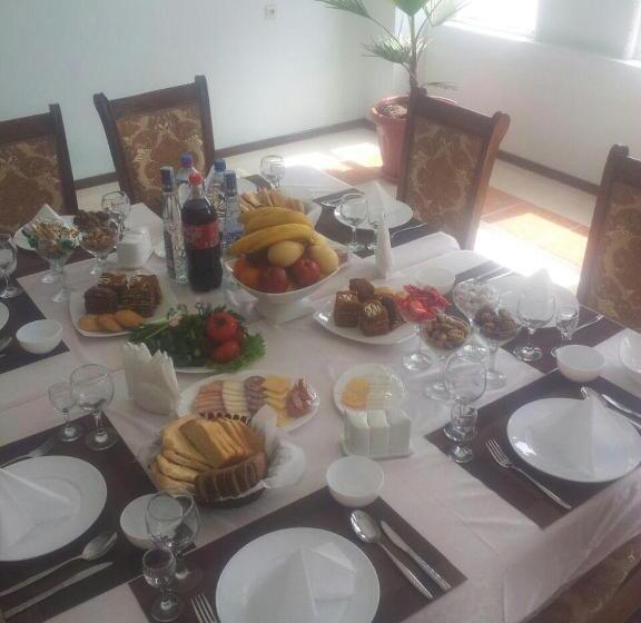 スタンダードルーム, Shokhjakhon