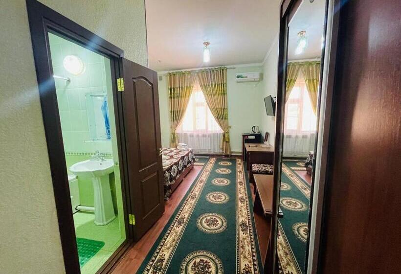 スタンダードシングルルーム, Shokhjakhon