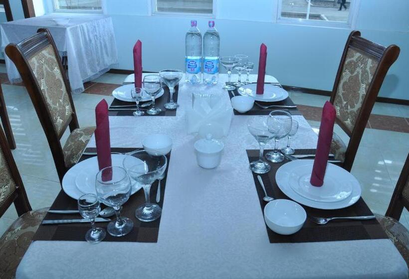 スタンダードシングルルーム, Shokhjakhon