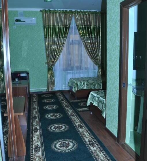 コンフォートトリプルルーム, Shokhjakhon