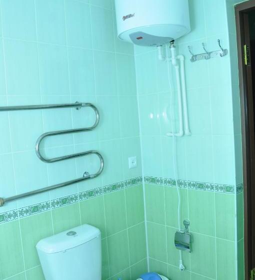 コンフォートトリプルルーム, Shokhjakhon