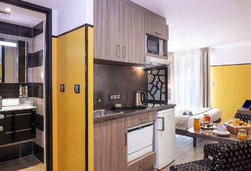 スタンダードスタジオ, Unique Hôtel Résidence & Spa