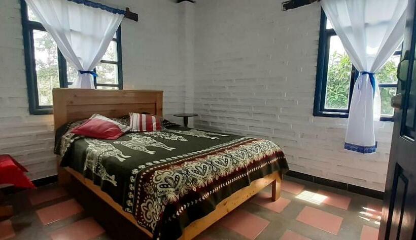 غرفة قياسية, Hostería Chíguac