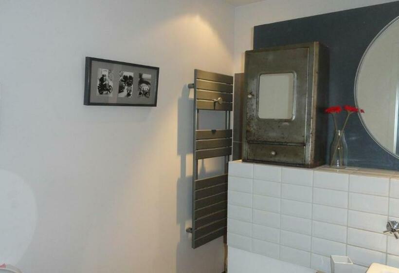 חדר סטנדרט נוף לבריכה, Maison D Hôtes La Villa Madeleine