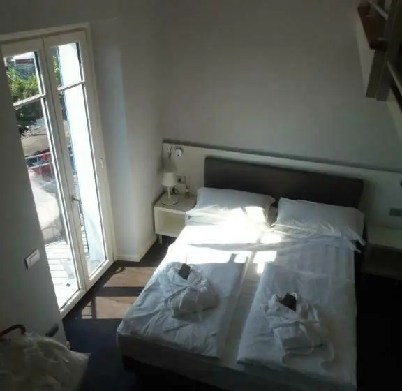 Büyük Çift Kişilik Yataklı Delüks Oda, Albergo Dongo