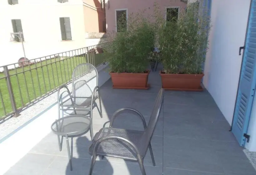 Büyük Çift Kişilik Yataklı Lüks Oda, Albergo Dongo