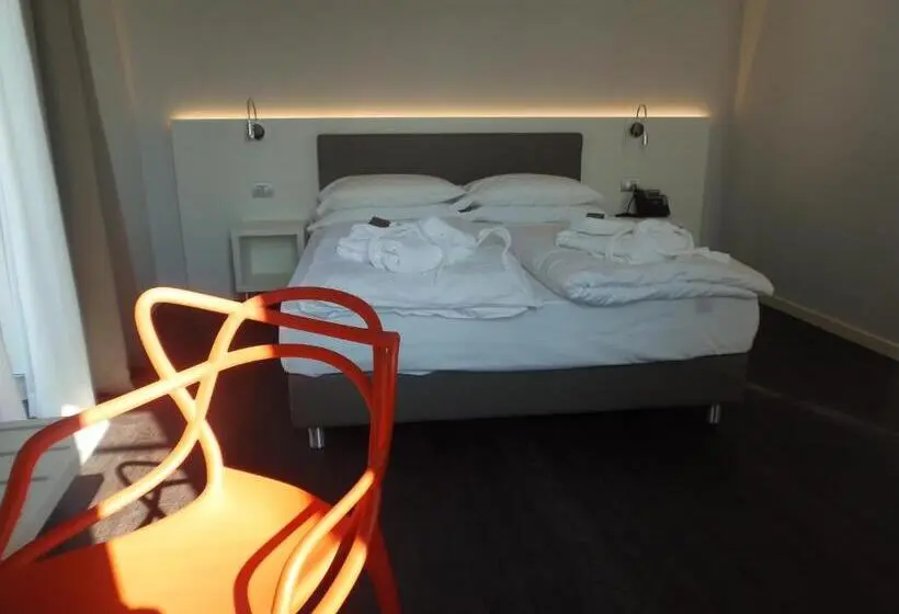 Teraslı Junior Süiti, Albergo Dongo