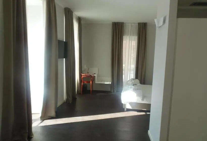 Teraslı Junior Süiti, Albergo Dongo