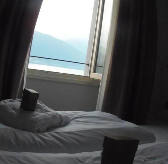 Junior Suite z Tarasem, Albergo Dongo