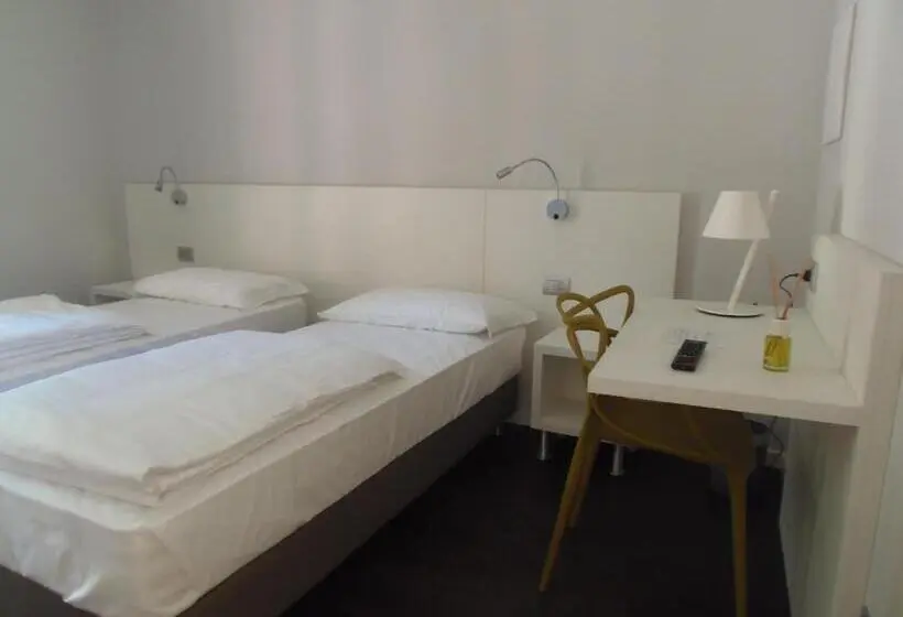 Tek Kişilik Delüks Oda, Albergo Dongo