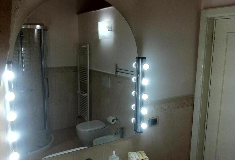 חדר דחוקס עם מיטת קינג, Porta Piccola B&b