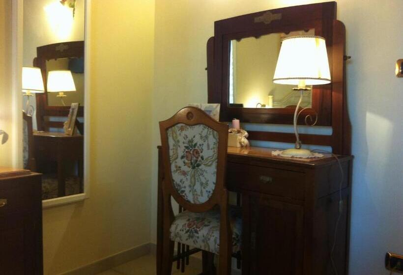 חדר דחוקס עם מיטת קינג, Porta Piccola B&b