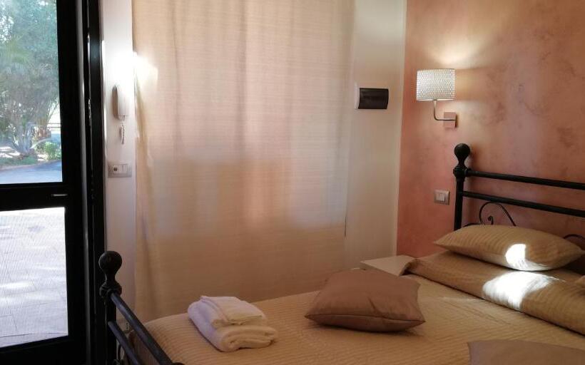 اتاق استاندارد با چشم‌انداز باغ, Sea Garden Rooms