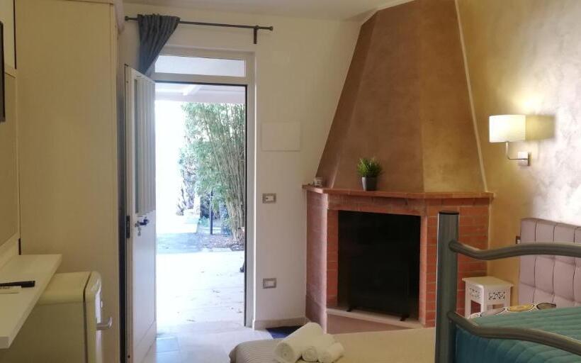 اتاق استاندارد چهارنفره با چشم‌انداز باغ, Sea Garden Rooms