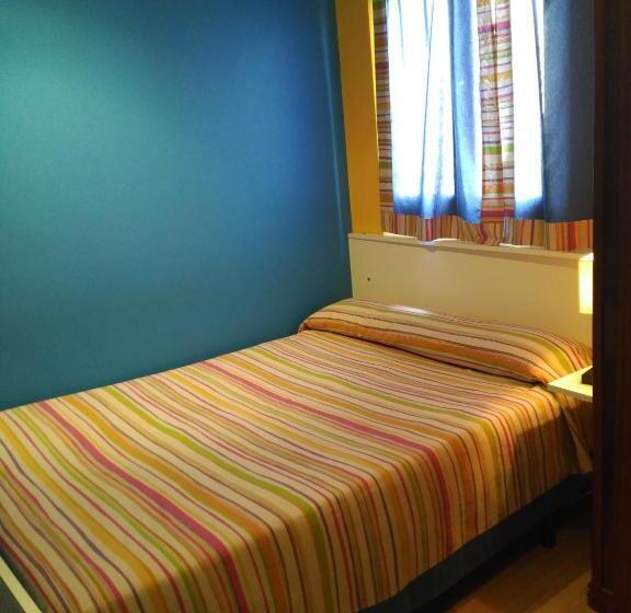 חדר סטנדרט יחיד, A. G. Porcillan