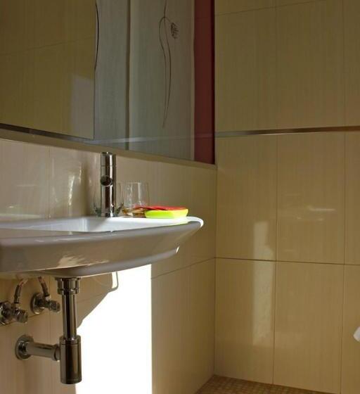 スタンダードルーム, Allucant   Gallocanta