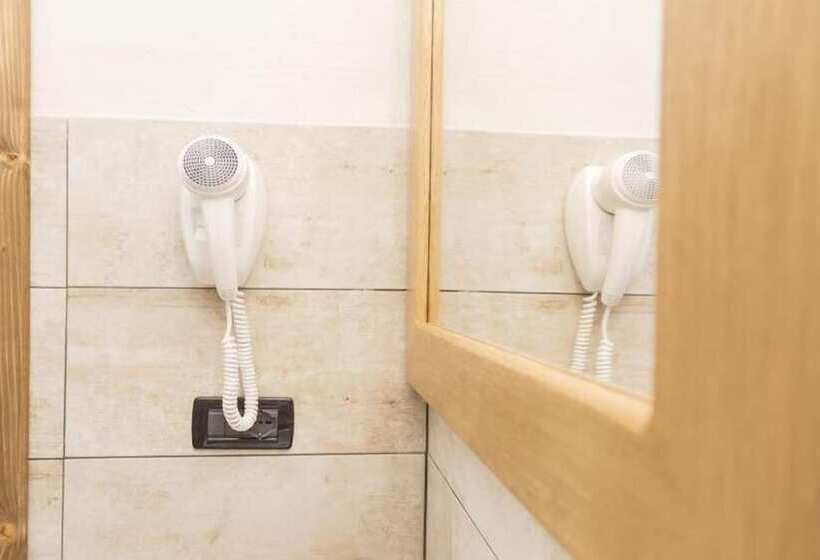 غرفة ديلوكس, Clotes