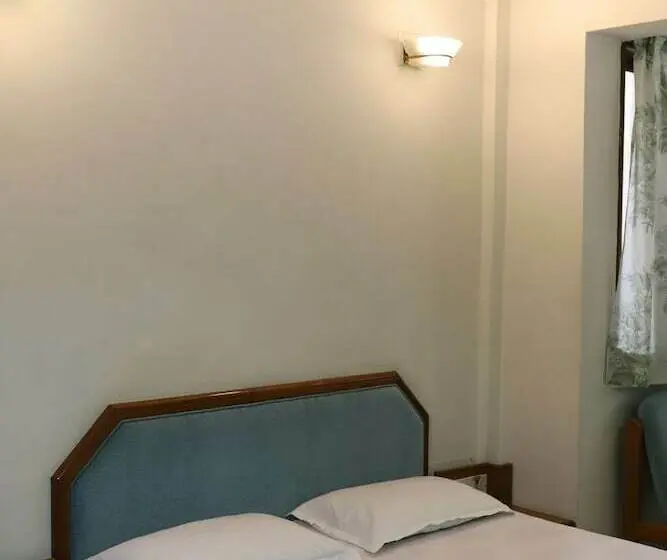 Deluxe Zimmer, Grg