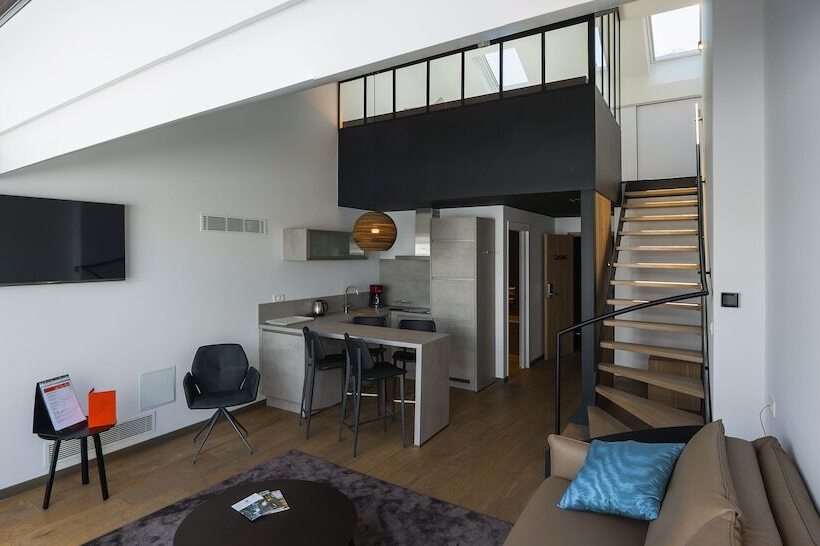 דירת דופלקס בת חדר שינה 1, Le Florentin