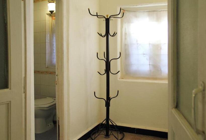 חדר דלוקס, Malas