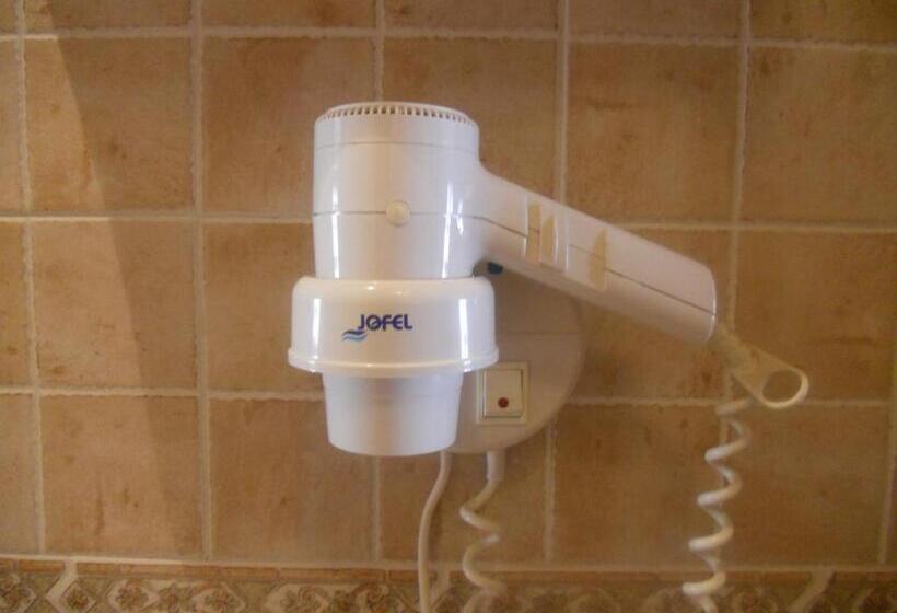 غرفة قياسية مزوَّدة بجاكوزي, Taramundi