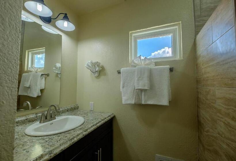 جناح مطلّ علي البحر, The Palapa House