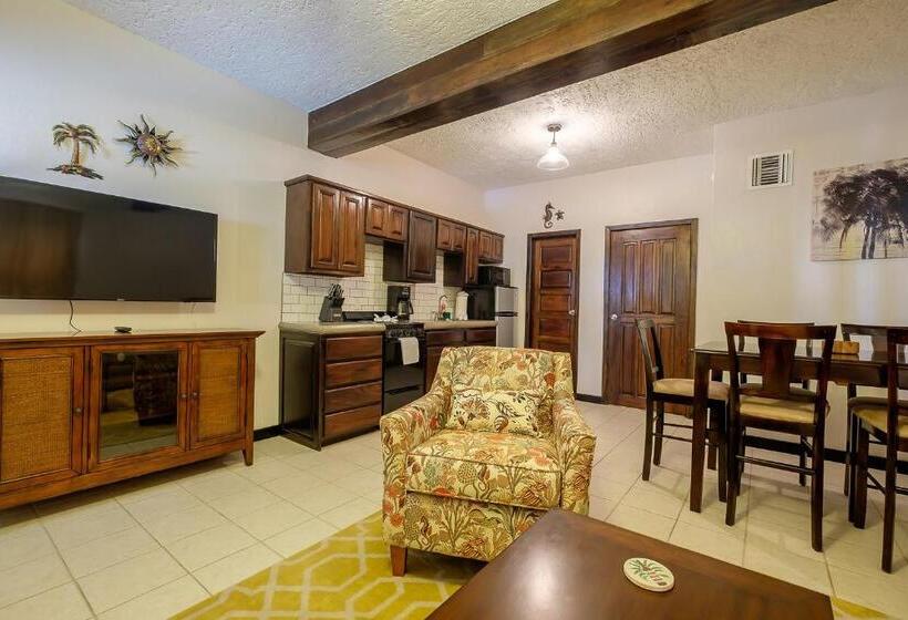 جناح سرير كينج, The Palapa House