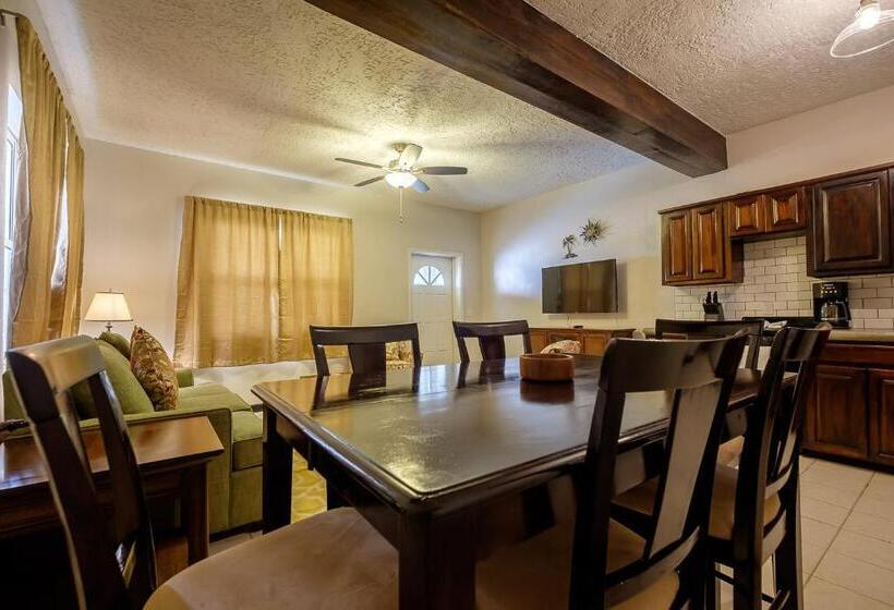 سوئیت با تخت بزرگ, The Palapa House
