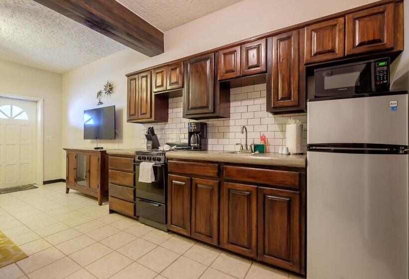 جناح سرير كينج, The Palapa House