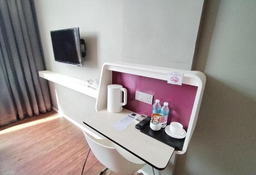 クイーンサイズベッドのスタンダードルーム, Win Win Boutique Hotel Port Dickson