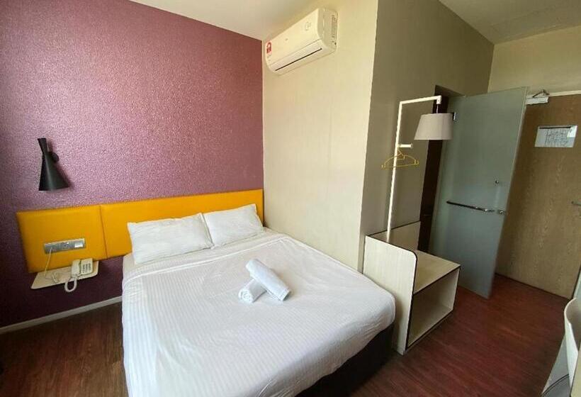 クイーンサイズベッドのスタンダードルーム, Win Win Boutique Hotel Port Dickson