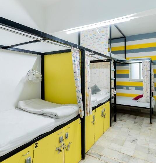 Bed in een Gedeelde Kamer, Moustache Udaipur