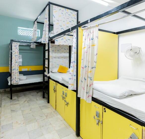 Bed in een Gedeelde Kamer, Moustache Udaipur