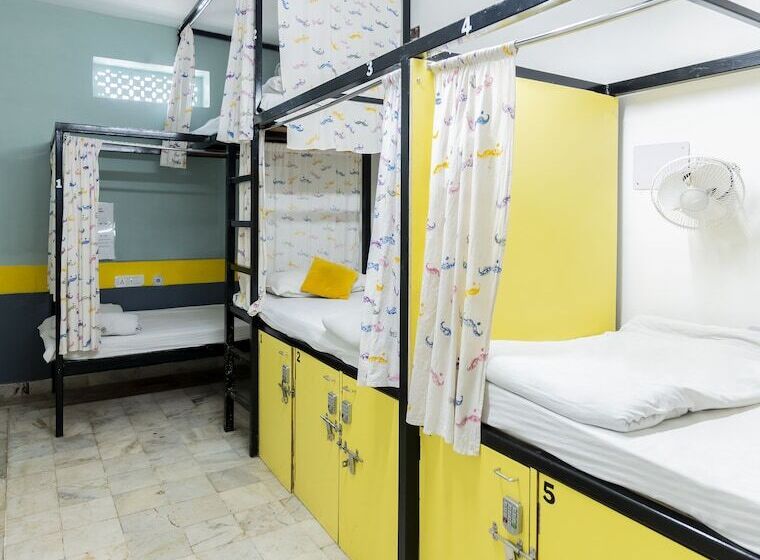 Bed in een Gedeelde Kamer, Moustache Udaipur