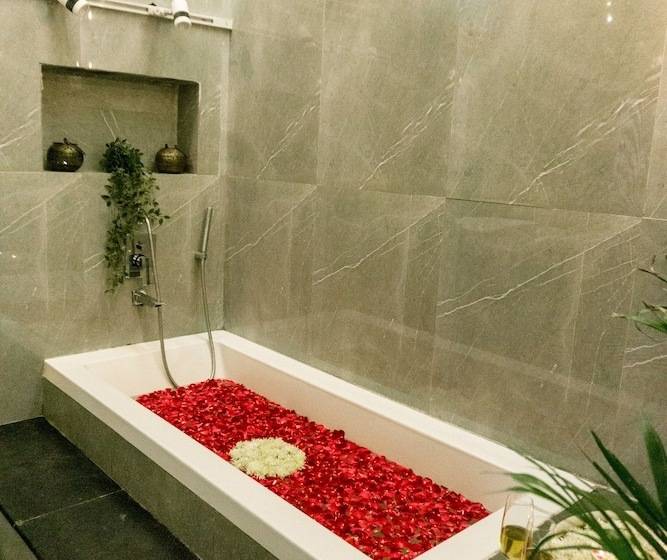 Superior Kamer, Moustache Udaipur