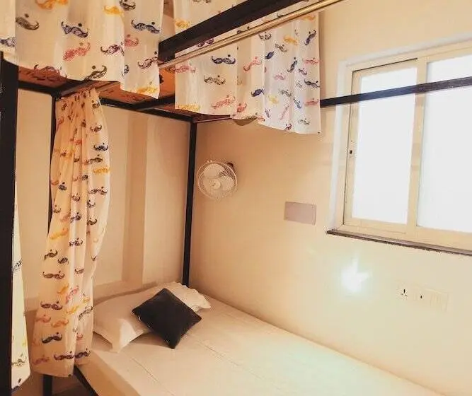 Llit en Habitació Compartida, Moustache Udaipur