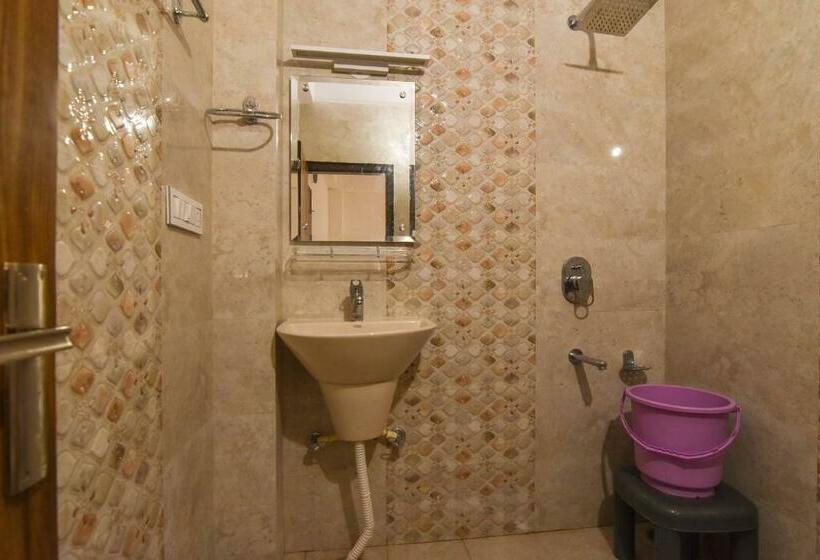 エコノミールーム, Dhanlaxmi Apartments