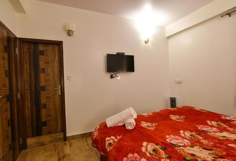 デラックスルーム, Dhanlaxmi Apartments
