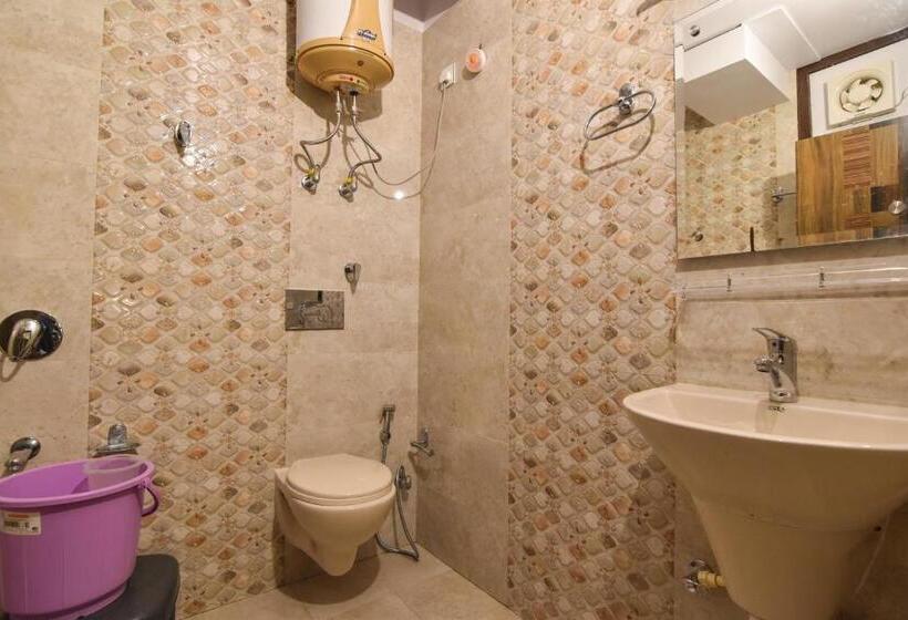 デラックスルーム, Dhanlaxmi Apartments