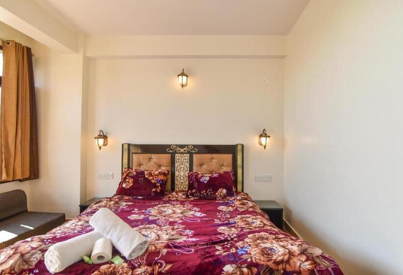 ファミリールーム, Dhanlaxmi Apartments