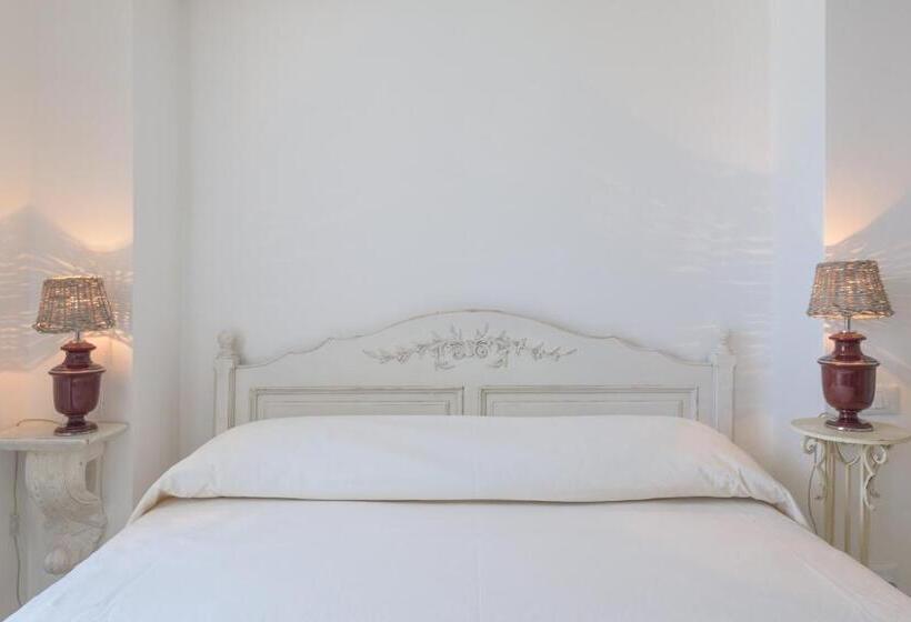 חדר בסיסי, Li Pappi Antico Casale